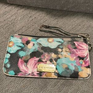 Steve Madden wristlet